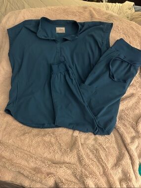 Women’s Hypothesis Scrub set